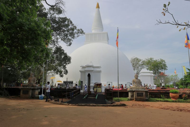 Muthiyangana Raja Maha Viharaya temple in Badulla